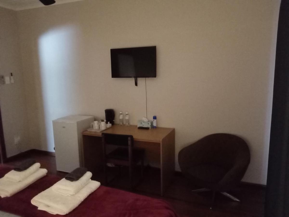 10 On Fairview B&B Парл Екстериор снимка